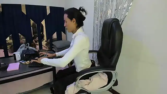 Aisha hotts777 online show from 06.04.26