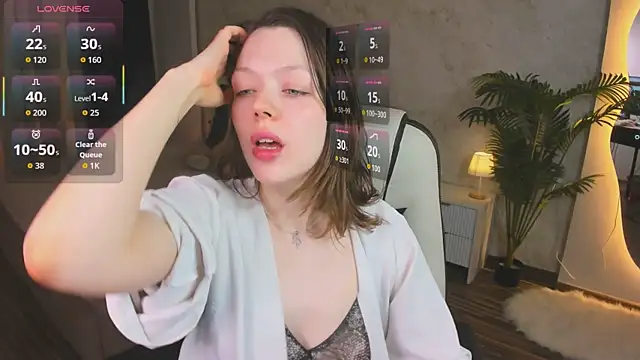 Snapshot of Lunar_Lily chatting on 09.20.25 Lunar Lily online show from 09.20.25
