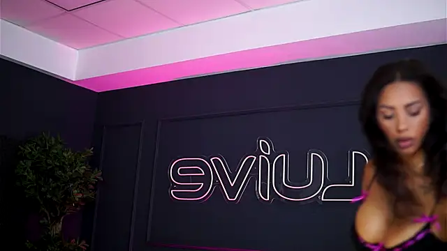 SiennaRuh online show from 09.14.25