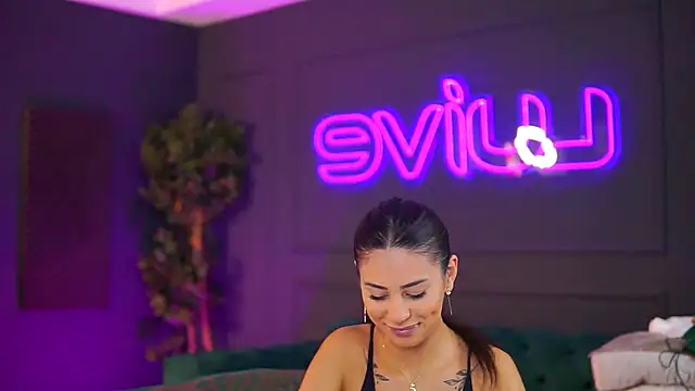 SiennaRuh online show from 11.18.25