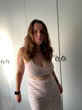 TenderLaGlamor online show from 10.12.25