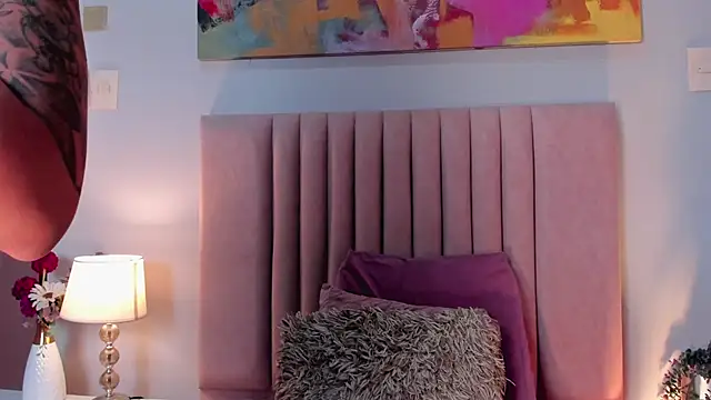 Snapshot of SagiraBelle chatting on 10.24.25 SagiraBelle online show from 10.24.25