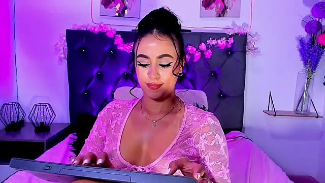 SagiraBelle online show from 04.16.26