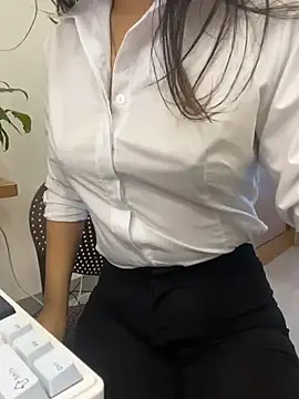 Snapshot of bunny_b4nny chatting on 11.21.25 bunny b4nny online show from 11.21.25