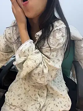 Snapshot of bunny_b4nny chatting on 12.04.25 bunny b4nny online show from 12.04.25