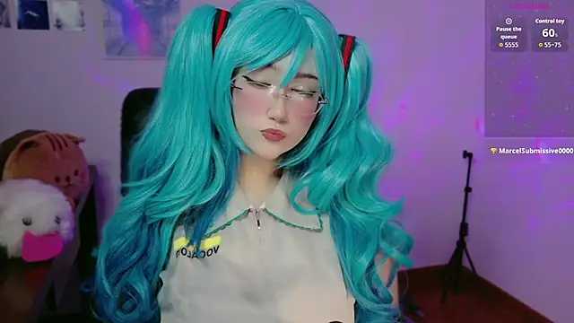 Snapshot of Livelle69 chatting on 11.16.25 Livelle69 online show from 11.16.25