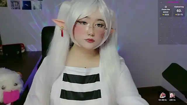 Snapshot of Livelle69 chatting on 11.21.25 Livelle69 online show from 11.21.25