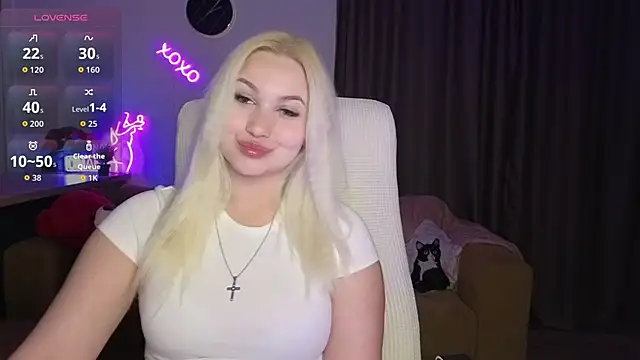 Snapshot of adrelaxina chatting on 04.21.26 adrelaxina online show from 04.21.26