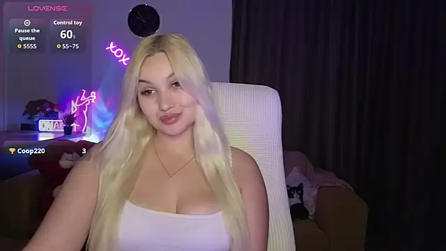 Snapshot of adrelaxina chatting on 05.28.26 adrelaxina online show from 05.28.26