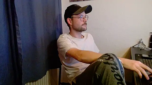 Snapshot of ChefDeLust chatting on 10.20.25 ChefDeLust online show from 10.20.25