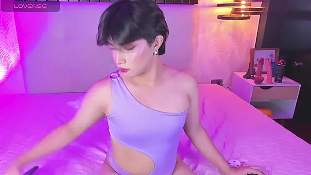 Snapshot of Creamy_Angelo chatting on 10.09.25 Creamy Angelo online show from 10.09.25