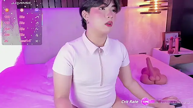 Snapshot of Creamy_Angelo chatting on 10.13.25 Creamy Angelo online show from 10.13.25