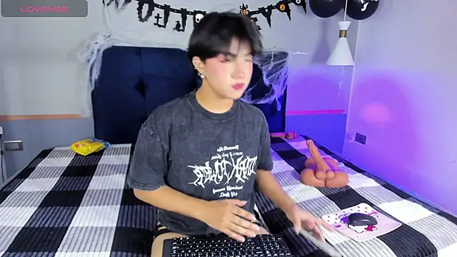 Snapshot of Creamy_Angelo chatting on 10.18.25 Creamy Angelo online show from 10.18.25