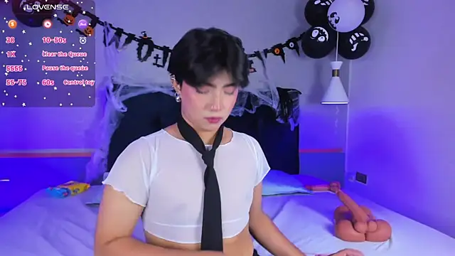 Snapshot of Creamy_Angelo chatting on 10.21.25 Creamy Angelo online show from 10.21.25