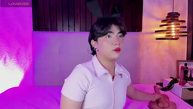 Snapshot of Creamy_Angelo chatting on 10.23.25 Creamy Angelo online show from 10.23.25