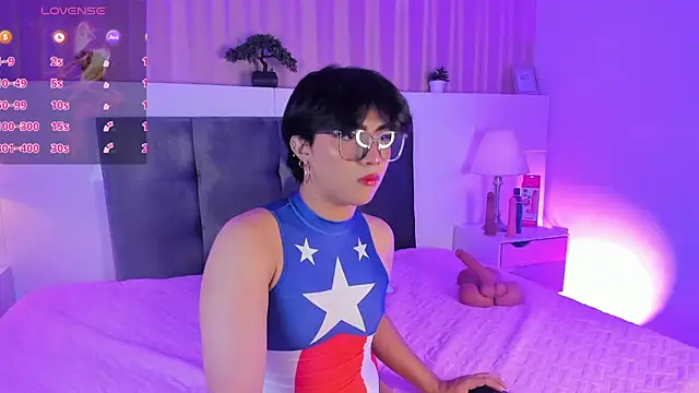 Snapshot of Creamy_Angelo chatting on 10.29.25 Creamy Angelo online show from 10.29.25