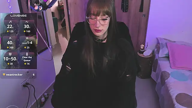 Snapshot of starrraura chatting on 12.22.25 starrraura online show from 12.22.25