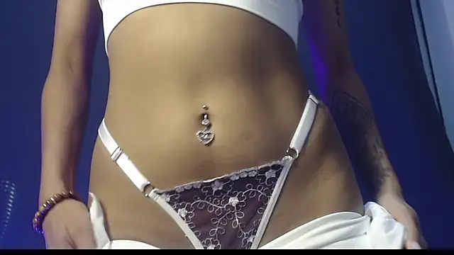 Snapshot of anne_colucci chatting on 09.09.25 anne colucci online show from 09.09.25