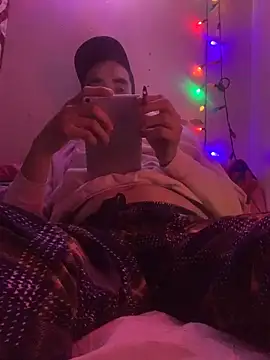 Snapshot of DanBfl chatting on 12.17.25 DanBfl online show from 12.17.25