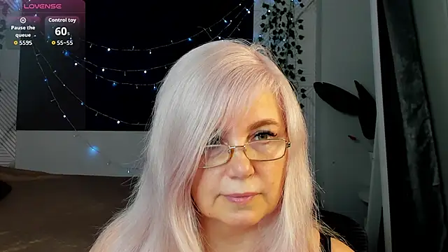 Snapshot of Hella_Fabel chatting on 05.08.26 Hella Fabel online show from 05.08.26