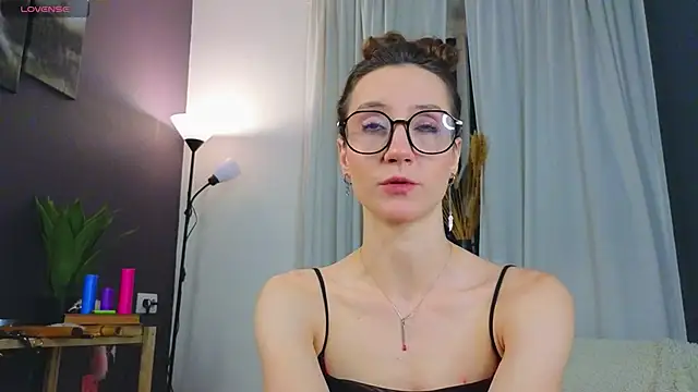 Snapshot of laracroftmansion chatting on 05.27.26 laracroftmansion online show from 05.27.26