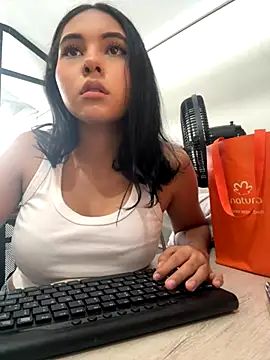 Snapshot of AlinnaRosee_ chatting on 12.02.25 AlinnaRosee online show from 12.02.25