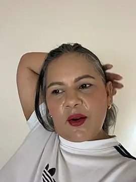 Snapshot of Lucy_Milf_474 chatting on 05.23.26 Lucy Milf 474 online show from 05.23.26
