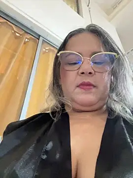 Snapshot of Lucy_Milf_474 chatting on 05.30.26 Lucy Milf 474 online show from 05.30.26