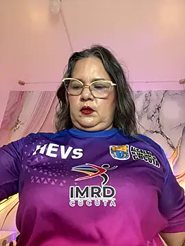 Snapshot of Lucy_Milf_474 chatting on 06.01.26 Lucy Milf 474 online show from 06.01.26
