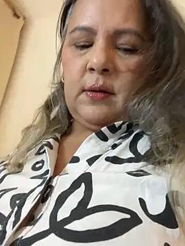 Snapshot of Lucy_Milf_474 chatting on 06.29.26 Lucy Milf 474 online show from 06.29.26