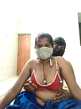 Snapshot of crazcy-couples chatting on 10.15.25 crazcy-couples online show from 10.15.25