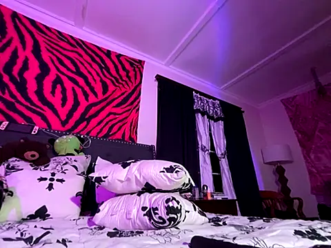 Snapshot of GoddessJemma chatting on 09.21.25 GoddessJemma online show from 09.21.25