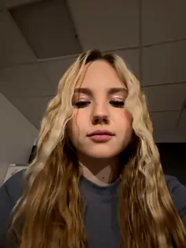 Sky Cutie online show from 09.13.25