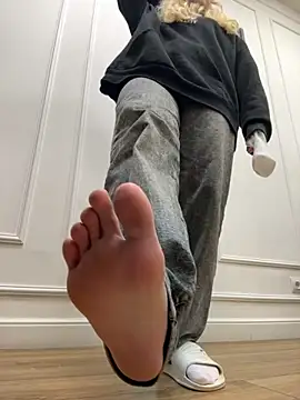 Sky Cutie online show from 10.17.25