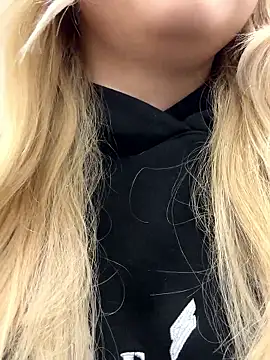 Sky Cutie online show from 11.02.25