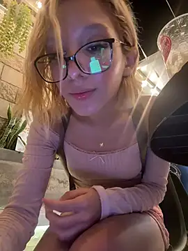 Snapshot of SweetBunnyGF chatting on 06.22.26 SweetBunnyGF online show from 06.22.26
