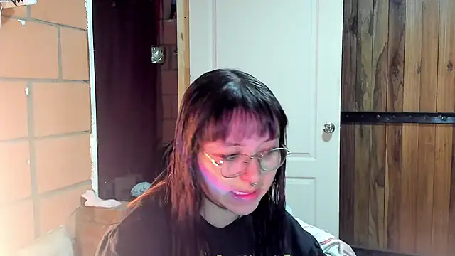 Snapshot of Violetaa_Leee chatting on 09.18.25 Violetaa Leee online show from 09.18.25