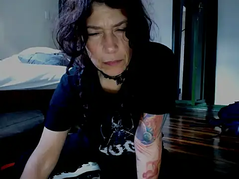 Snapshot of fenix_colette chatting on 04.22.26 fenix colette online show from 04.22.26