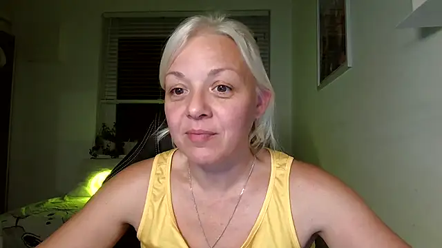 Snapshot of Linsy_Kim chatting on 09.17.25 Linsy Kim online show from 09.17.25