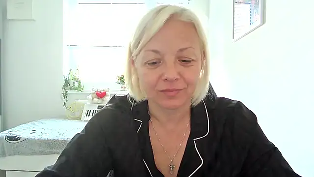 Snapshot of Linsy_Kim chatting on 09.28.25 Linsy Kim online show from 09.28.25