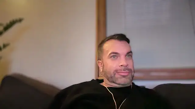 Snapshot of Ty_lerDavid chatting on 02.19.26 Ty lerDavid online show from 02.19.26