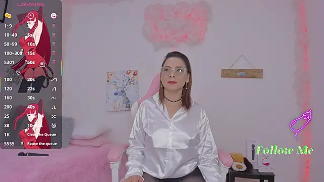 milfAaura online show from 11.30.25