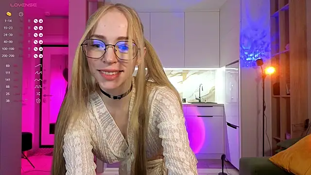 BritaKiss online show from 11.10.25