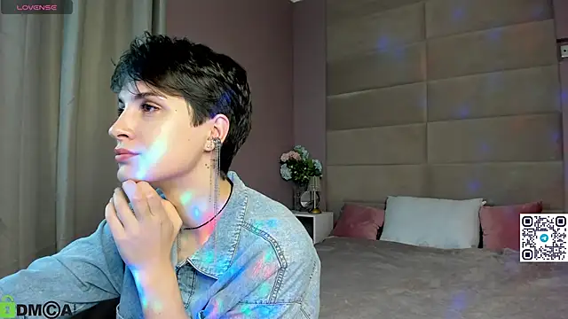 Adeline Perle online show from 10.17.25