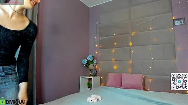 Adeline Perle online show from 10.31.25