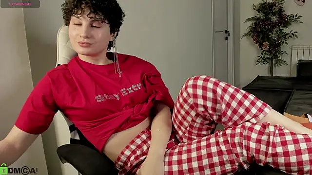 Adeline Perle online show from 01.10.26