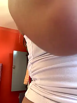 Snapshot of SweetSophie26 chatting on 12.04.25 SweetSophie26 online show from 12.04.25