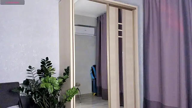 SaraShine  online show from 10.14.25