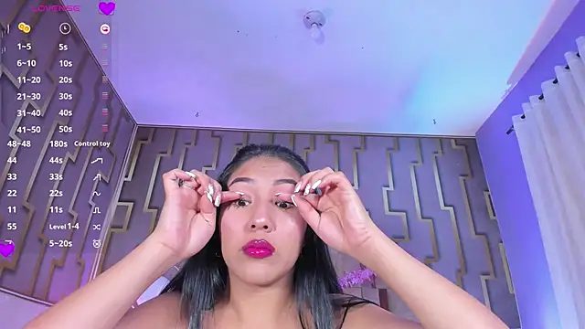 Snapshot of luna_maisonn chatting on 02.08.26 luna maisonn online show from 02.08.26