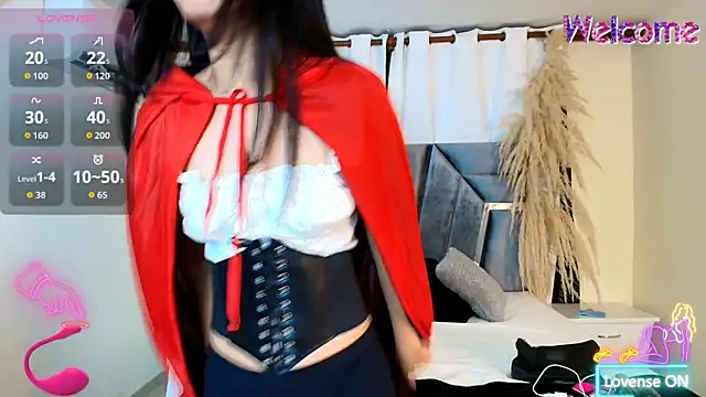 MiniLove 01 online show from 10.31.25